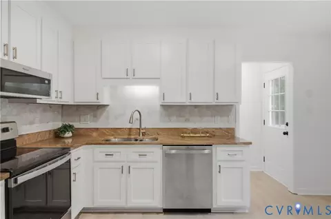 2150 Eastwood Pine Ct, Moseley, VA 23120