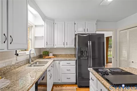 Kitchen - 2531 Arrandell Rd, Midlothian, VA 23113 photo 3 of 5