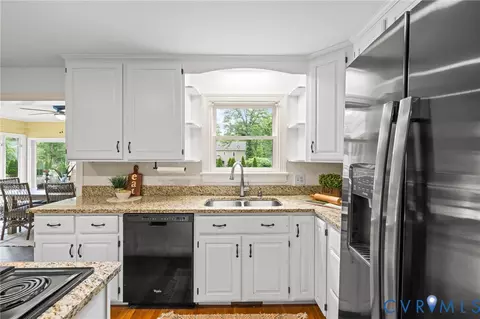 Kitchen - 2531 Arrandell Rd, Midlothian, VA 23113 photo 5 of 5