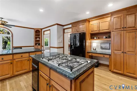 Kitchen - 2400 Latham Ct, Midlothian, VA 23113 photo 4 of 7
