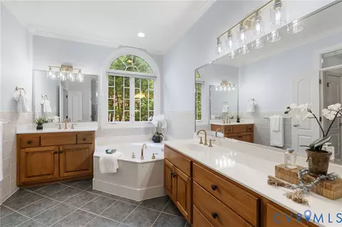 Bath - 2400 Latham Ct, Midlothian, VA 23113 photo 3 of 5