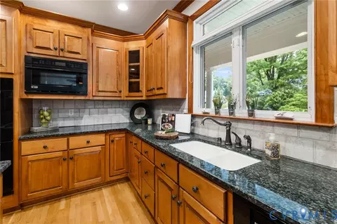 Kitchen - 2400 Latham Ct, Midlothian, VA 23113 photo 3 of 7