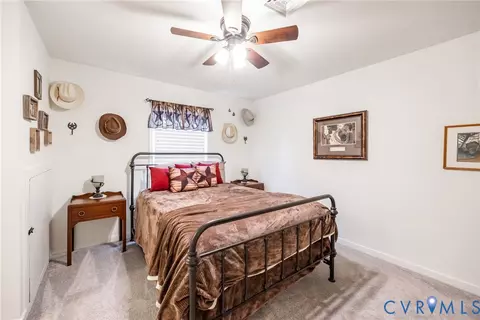Bedroom - 5603 Standing Oak Rd, Midlothian, VA 23112 photo 4 of 6