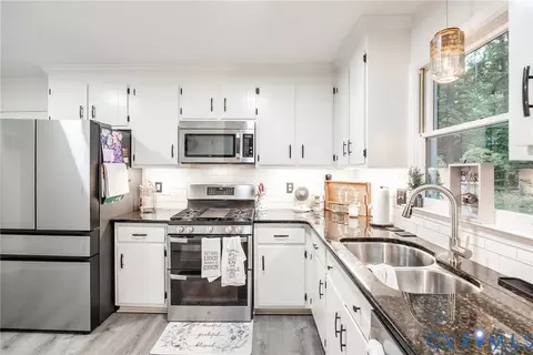 Kitchen - 5603 Standing Oak Rd, Midlothian, VA 23112 photo 1 of 2