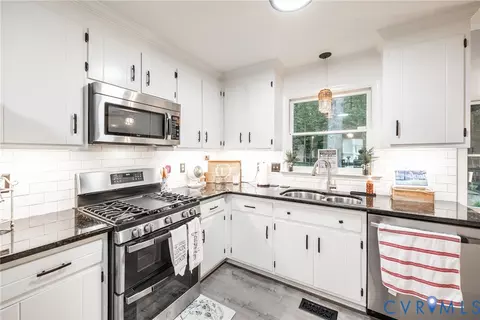Kitchen - 5603 Standing Oak Rd, Midlothian, VA 23112 photo 2 of 2