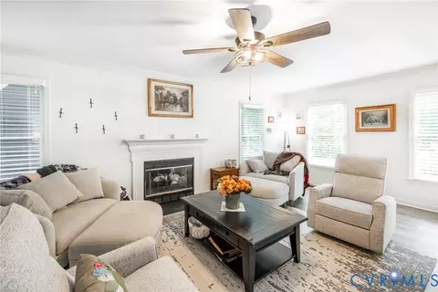Living - 5603 Standing Oak Rd, Midlothian, VA 23112 photo 2 of 2