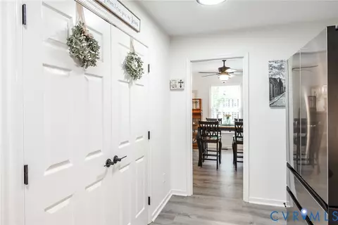 Entry Way - 5603 Standing Oak Rd, Midlothian, VA 23112 photo 4 of 4