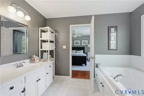 Bath - 3600 Oxford Dr, Sutherland, VA 23885 photo 4 of 4
