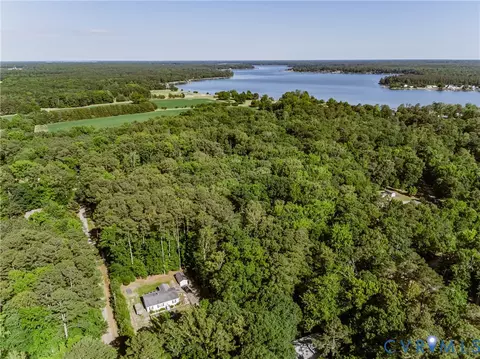 236 Hickory Dr, Hartfield, VA 23071