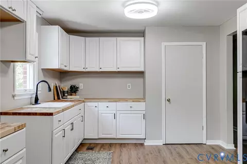 Kitchen - 11211 Moravia Rd, Midlothian, VA 23112 photo 5 of 5