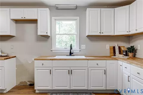 Kitchen - 11211 Moravia Rd, Midlothian, VA 23112 photo 2 of 5