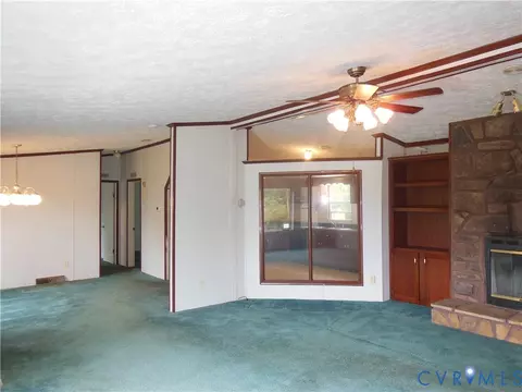 Living - 5018 Olgers Rd, Sutherland, VA 23885 photo 3 of 4