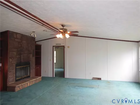 Living - 5018 Olgers Rd, Sutherland, VA 23885 photo 2 of 4
