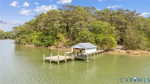 1135 Bennett Farm Rd, Locust Hill, VA 23092