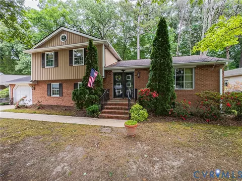 115 Flintlock Dr, Colonial Heights, VA 23834