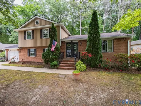 115 Flintlock Dr, Colonial Heights, VA 23834