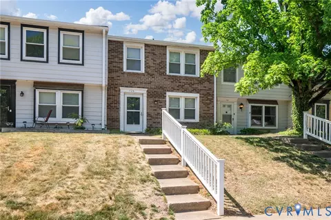 726 Sturgis Dr, North Chesterfield, VA 23236