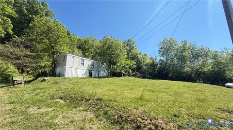 26 Compton Ln, Buchanan, VA 24066 photo 3