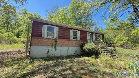 1386 Springwood Rd, Fincastle, VA 24090