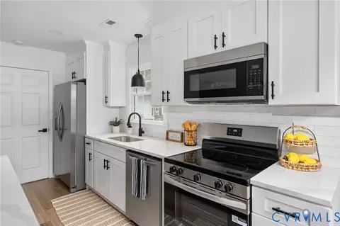 Kitchen - 3013 Duck River Ct, Midlothian, VA 23112 photo 9 of 9