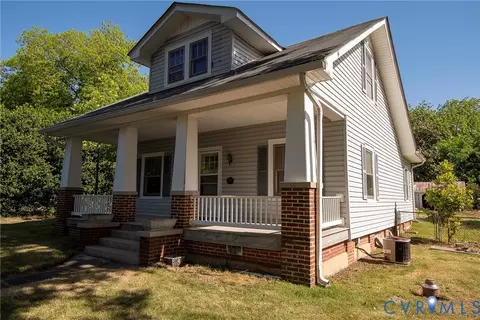 211 Dinwiddie Ave, Blackstone, VA 23824