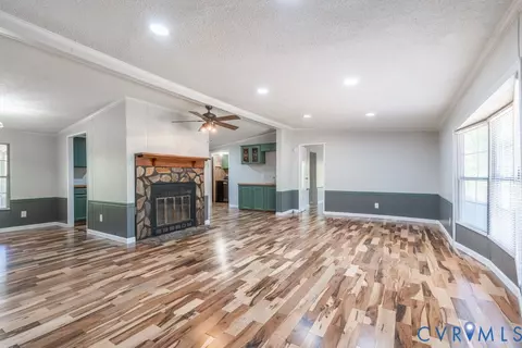 Living - 18017 Cox Rd, Sutherland, VA 23885 photo 1 of 9