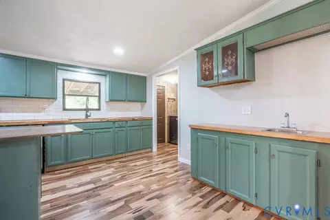 Kitchen - 18017 Cox Rd, Sutherland, VA 23885 photo 1 of 6