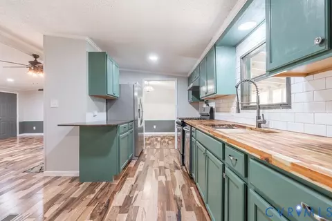 Kitchen - 18017 Cox Rd, Sutherland, VA 23885 photo 3 of 6