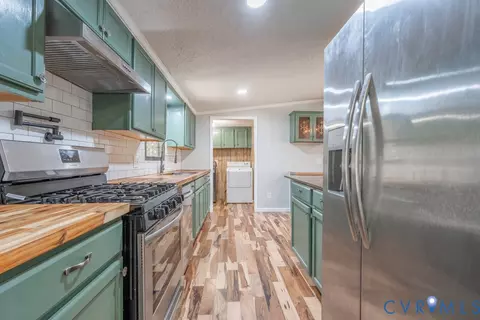Kitchen - 18017 Cox Rd, Sutherland, VA 23885 photo 5 of 6
