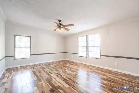 Living - 18017 Cox Rd, Sutherland, VA 23885 photo 6 of 9