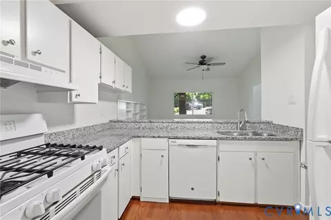Kitchen - 11949 W Briar Patch Dr, Midlothian, VA 23113 photo 4 of 4