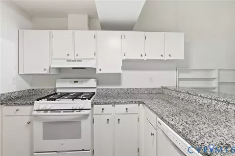 Kitchen - 11949 W Briar Patch Dr, Midlothian, VA 23113 photo 3 of 4