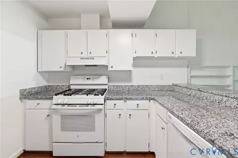Kitchen - 11949 W Briar Patch Dr, Midlothian, VA 23113 photo 2 of 4