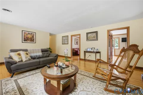 285 Michaels Ln, Mattaponi, VA 23110