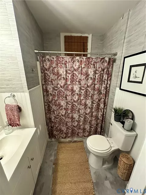 Bath - 8 S Robinson St, Richmond, VA 23220 photo 1 of 2