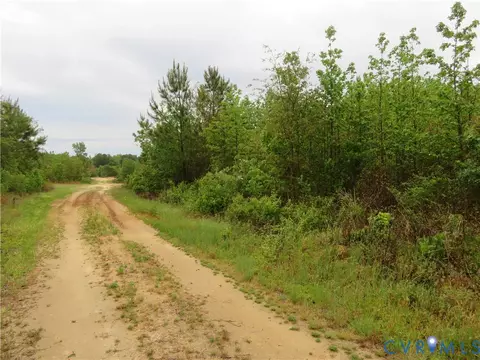 22505 Flatfoot Rd, Stony Creek, VA 23882