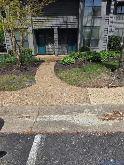 2988 Woodbridge Crossing Dr, Midlothian, VA 23112