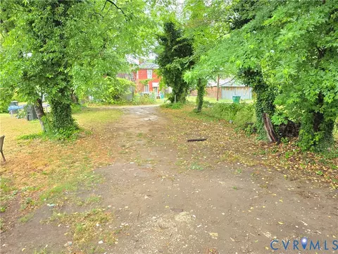 Exterior - 2102 5th Ave, Richmond, VA 23222 photo 3 of 5