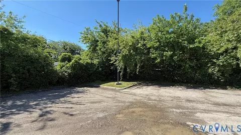 19 Tennis Ln, Hampton, VA 23663