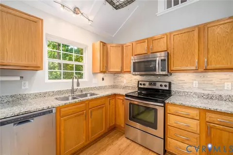 Kitchen - 694 Jefferson Dr, Palmyra, VA 22963 photo 5 of 6