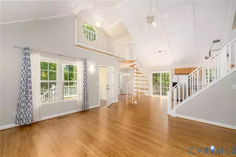 Living - 694 Jefferson Dr, Palmyra, VA 22963 photo 2 of 5
