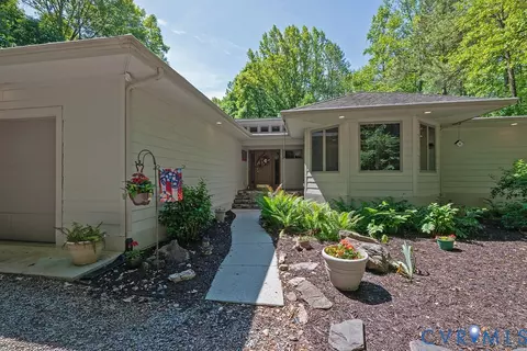 14434 Kings Grant Ln, Doswell, VA 23047