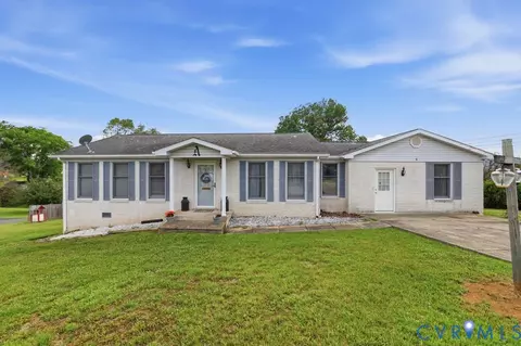 9 Hilldale Dr, Luray, VA 22835