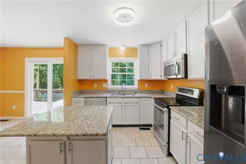 Kitchen - 2512 Brookforest Rd, Midlothian, VA 23112 photo 3 of 3