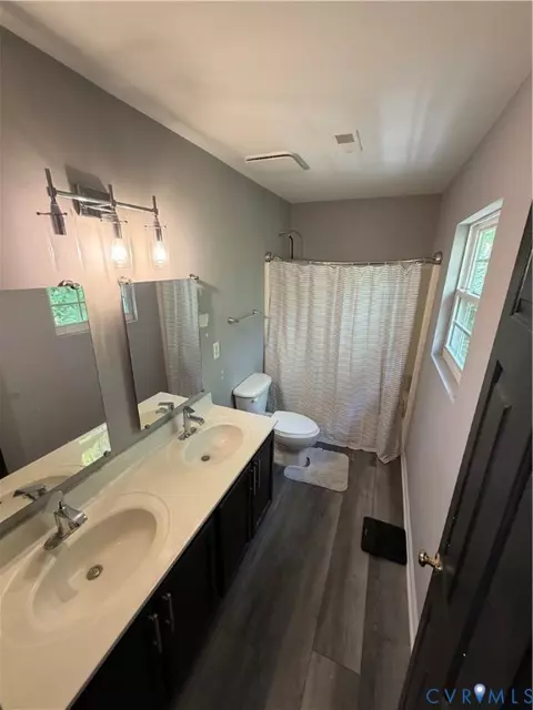 Bath - 9 Austin Dr, Palmyra, VA 22963 photo 2 of 4