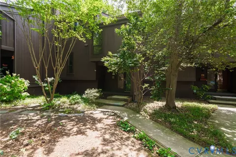 9208 Groundhog Dr, Richmond, VA 23235