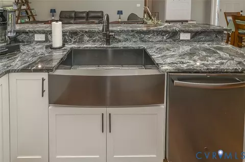 Kitchen - 8470 Elysium Dr, Lanexa, VA 23089 photo 6 of 7