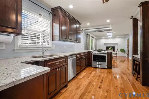 1211 Yacht Basin Dr, Colonial Heights, VA 23834