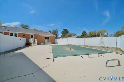 Exterior - 2601 Bertram Rd, Richmond, VA 23224 photo 6 of 10