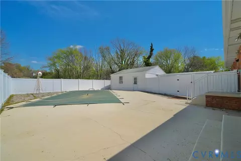 Exterior - 2601 Bertram Rd, Richmond, VA 23224 photo 9 of 10